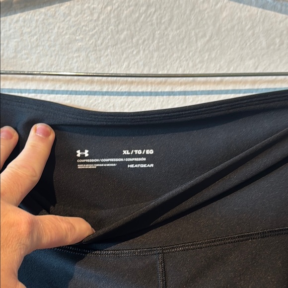 Black Athletic Capri Leggings - Picture 7 of 10